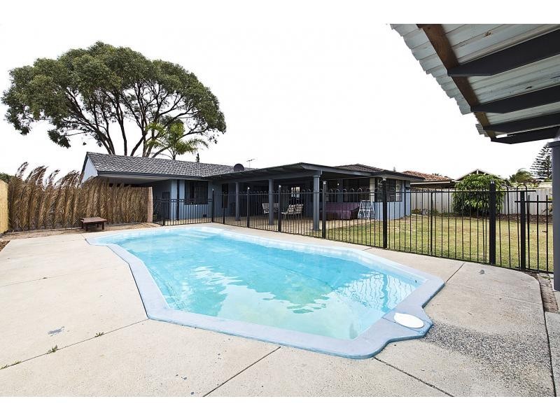 12 Biscayne Street, Safety Bay WA 6169