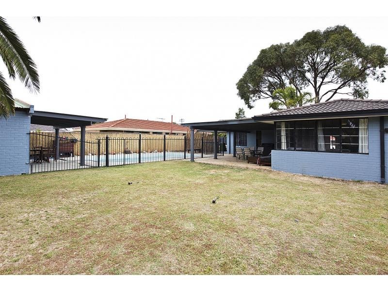 12 Biscayne Street, Safety Bay WA 6169