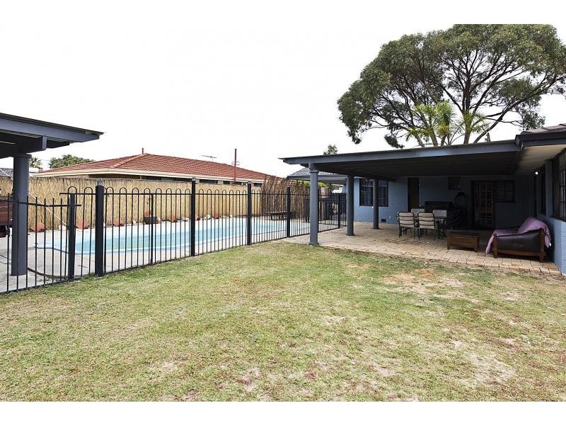 12 Biscayne Street, Safety Bay WA 6169