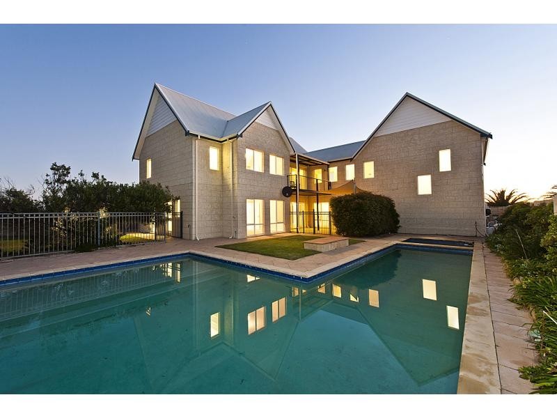 2 Orlando Boulevard, Secret Harbour WA 6173