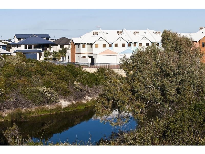 2 Orlando Boulevard, Secret Harbour WA 6173