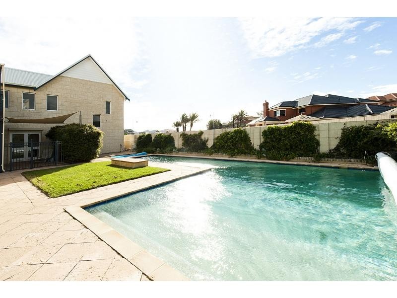 2 Orlando Boulevard, Secret Harbour WA 6173