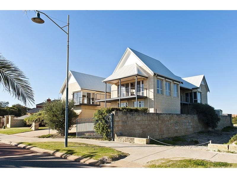 2 Orlando Boulevard, Secret Harbour WA 6173