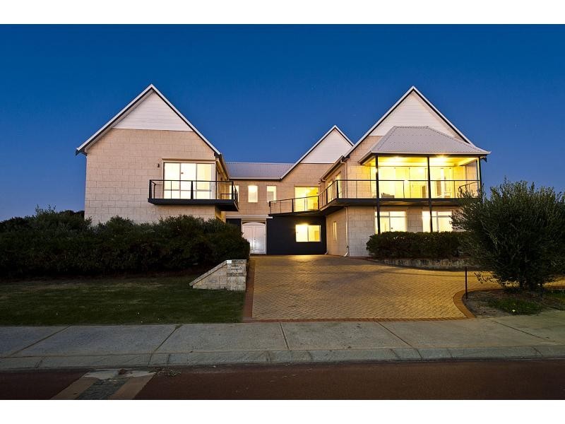 2 Orlando Boulevard, Secret Harbour WA 6173