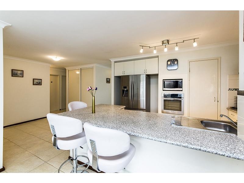 4 Chusan Court, Warnbro WA 6169