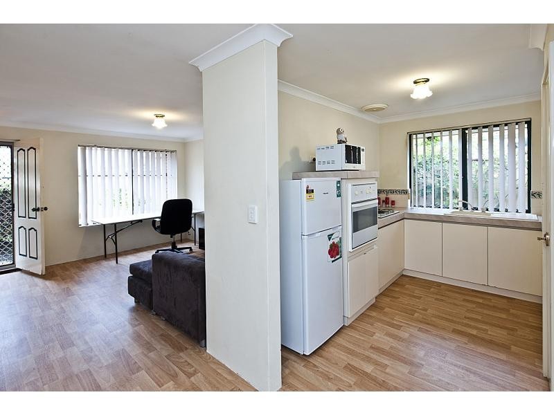 5/2 Redbud Mews, Cooloongup WA 6168