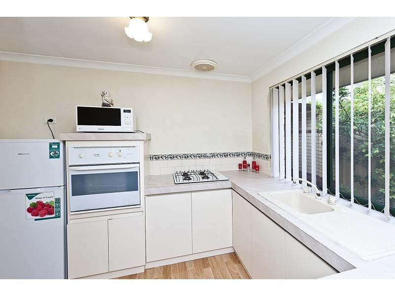 5/2 Redbud Mews, Cooloongup WA 6168