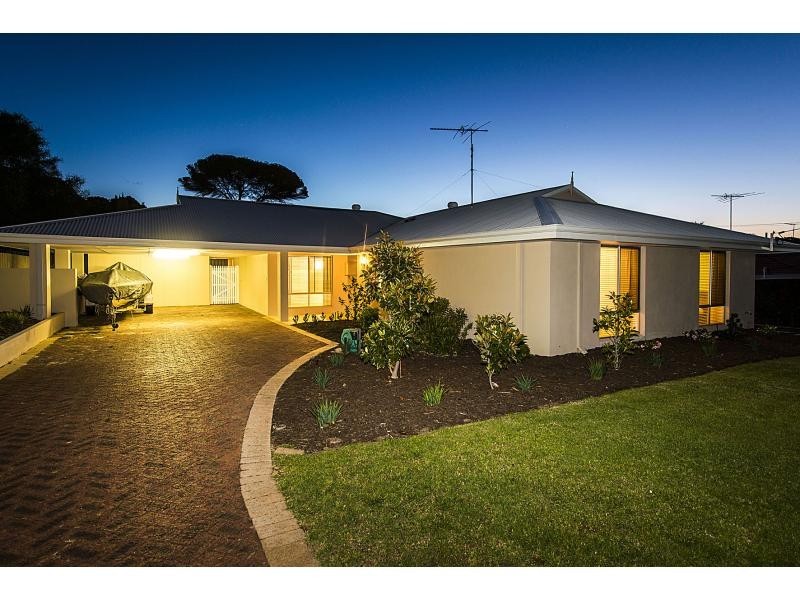 62 Cook Avenue, Hillarys WA 6025