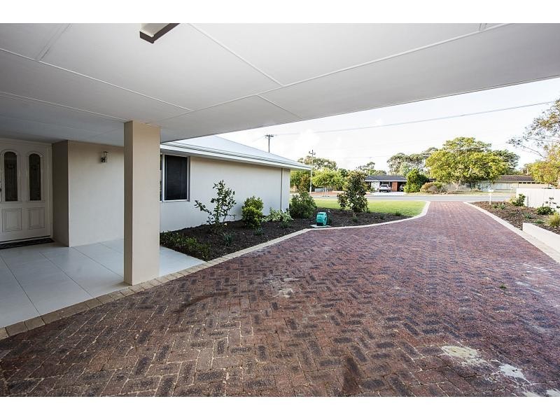 62 Cook Avenue, Hillarys WA 6025