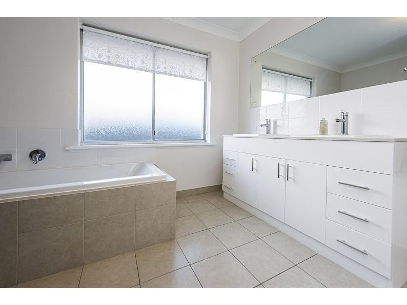 62 Cook Avenue, Hillarys WA 6025