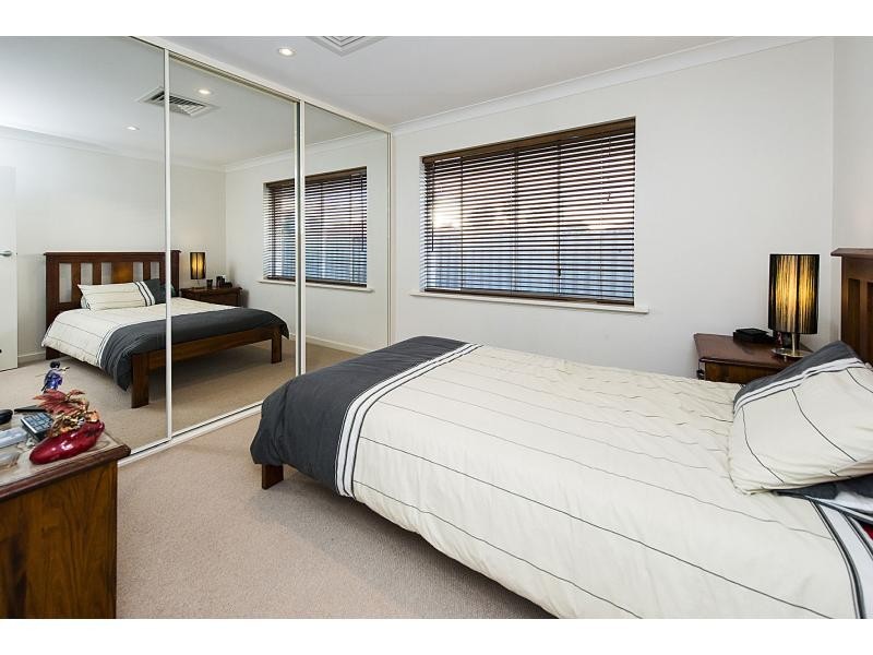 62 Cook Avenue, Hillarys WA 6025