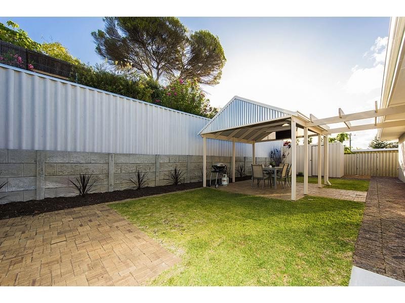 62 Cook Avenue, Hillarys WA 6025