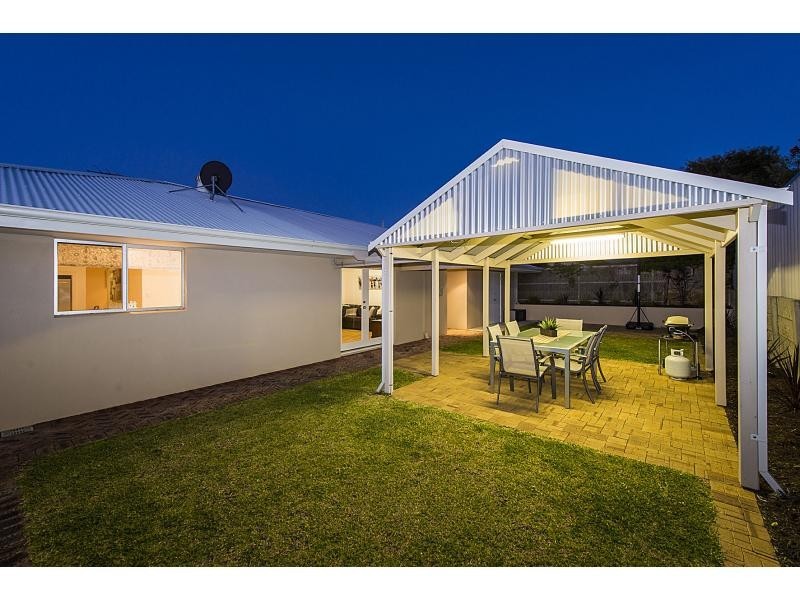 62 Cook Avenue, Hillarys WA 6025
