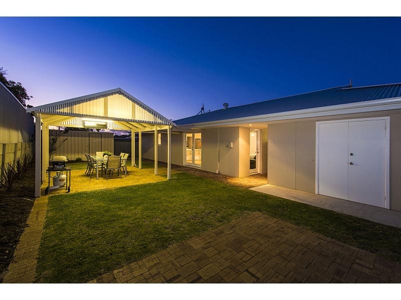 62 Cook Avenue, Hillarys WA 6025