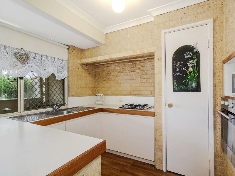98b The Avenue, Warnbro WA 6169