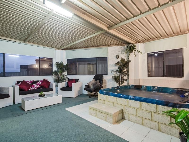 11 Staunton Rise, Halls Head WA 6210