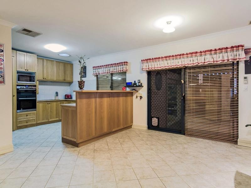 11 Staunton Rise, Halls Head WA 6210