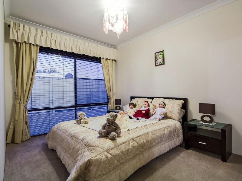 11 Staunton Rise, Halls Head WA 6210