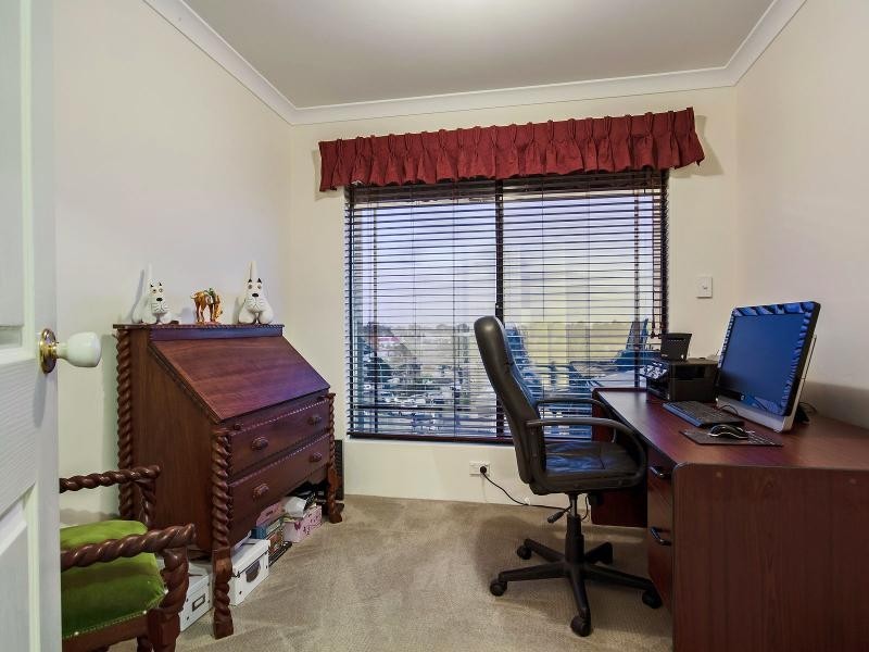 11 Staunton Rise, Halls Head WA 6210