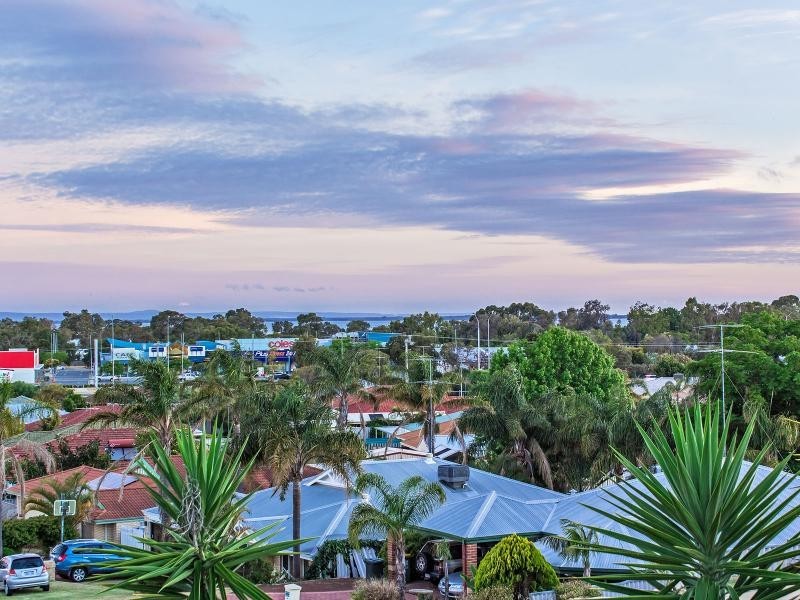 11 Staunton Rise, Halls Head WA 6210