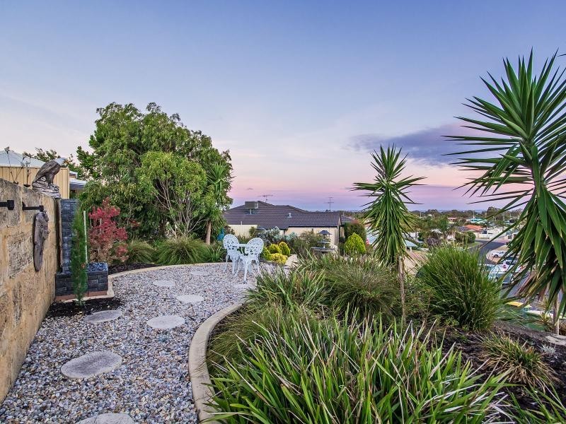 11 Staunton Rise, Halls Head WA 6210