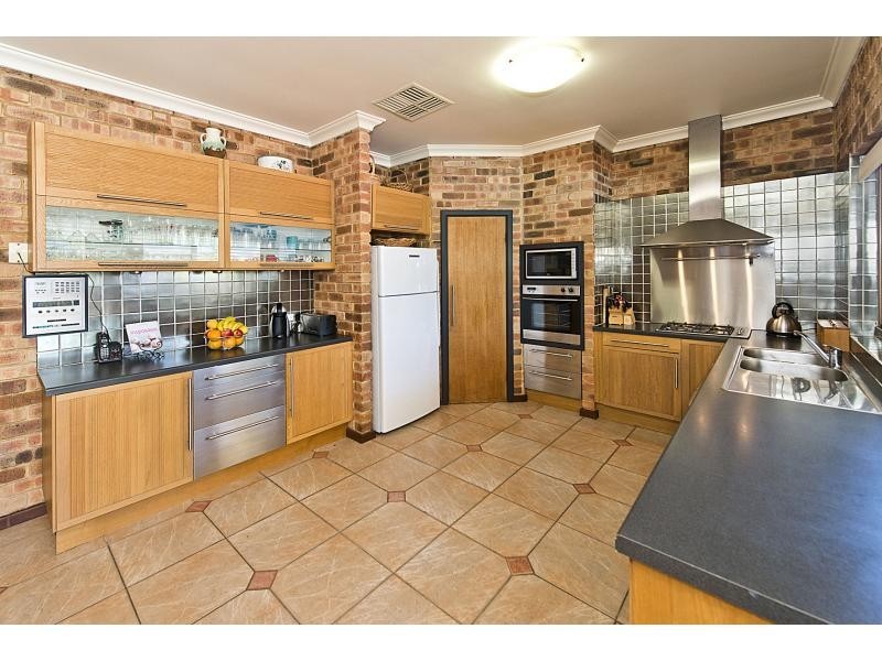 3 Penno Court, Leeming WA 6149