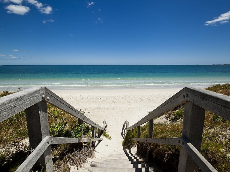 38 Warnbro Beach Road, Safety Bay WA 6169