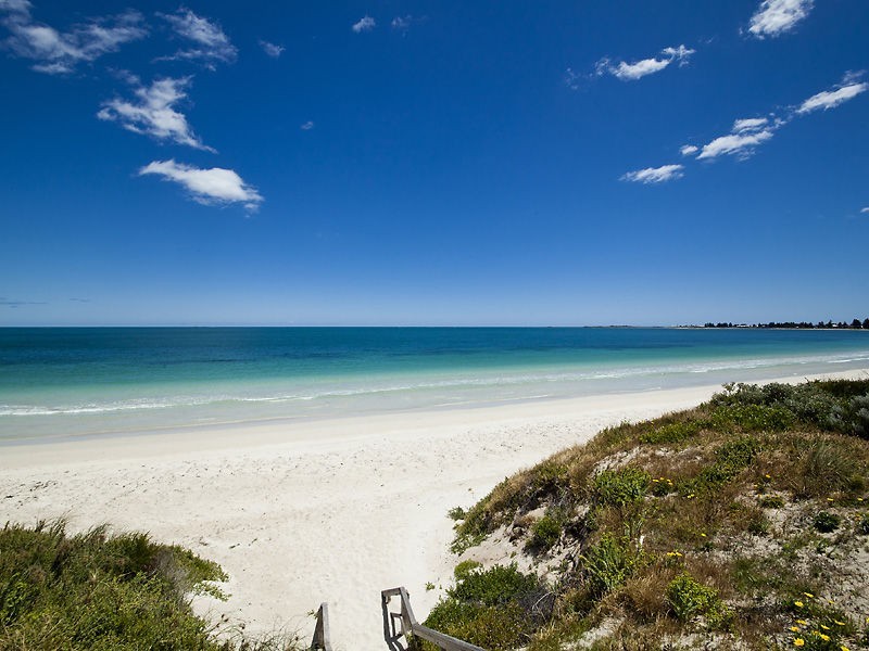 38 Warnbro Beach Road, Safety Bay WA 6169