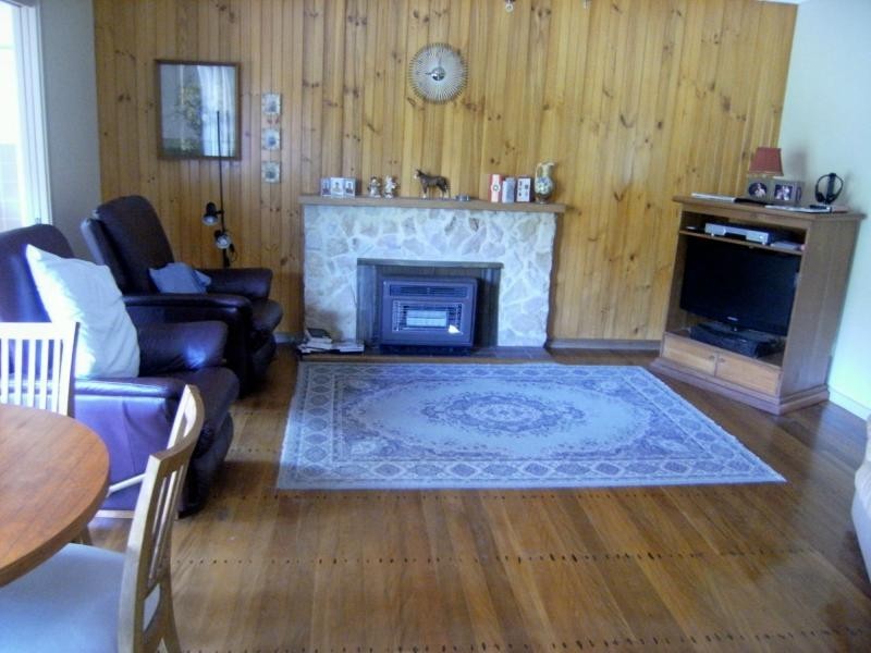 615 Old Bar Road, Old Bar NSW 2430