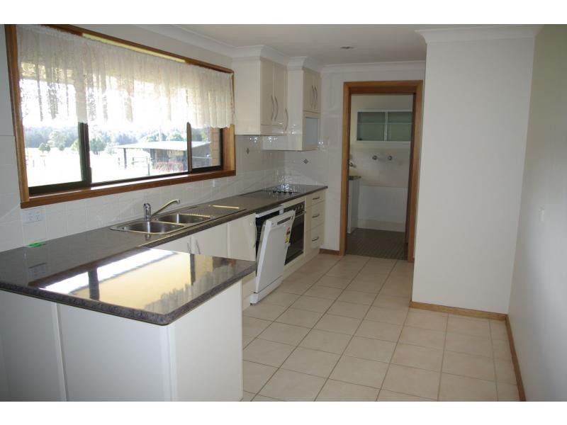 8 Oak Road, Taree NSW 2430