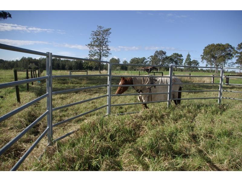 8 Oak Road, Taree NSW 2430