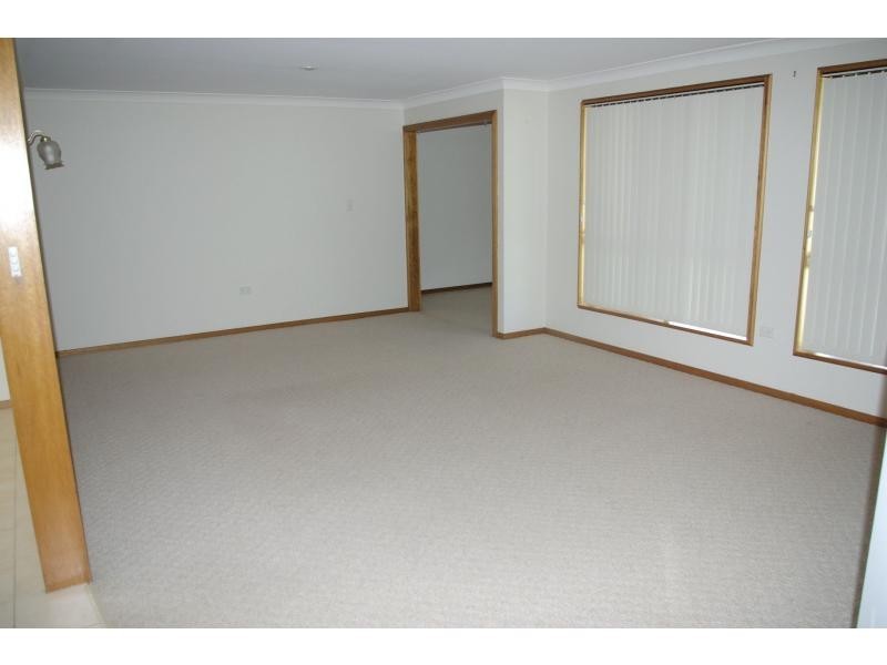 8 Oak Road, Taree NSW 2430