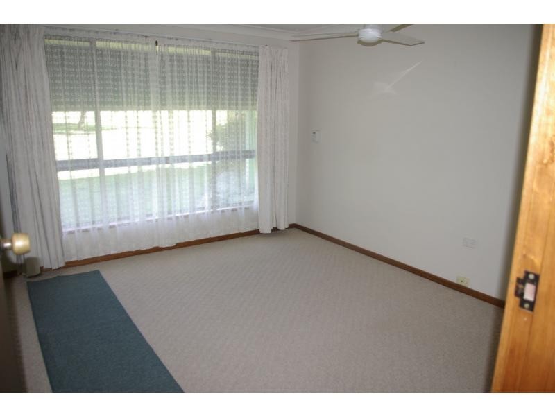 8 Oak Road, Taree NSW 2430