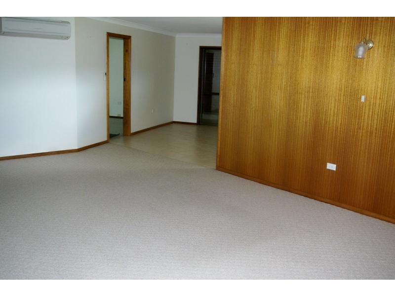 8 Oak Road, Taree NSW 2430