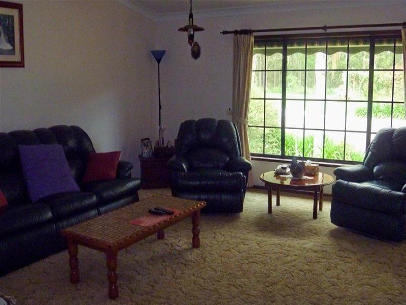 552 Old Bar Road, Old Bar NSW 2430