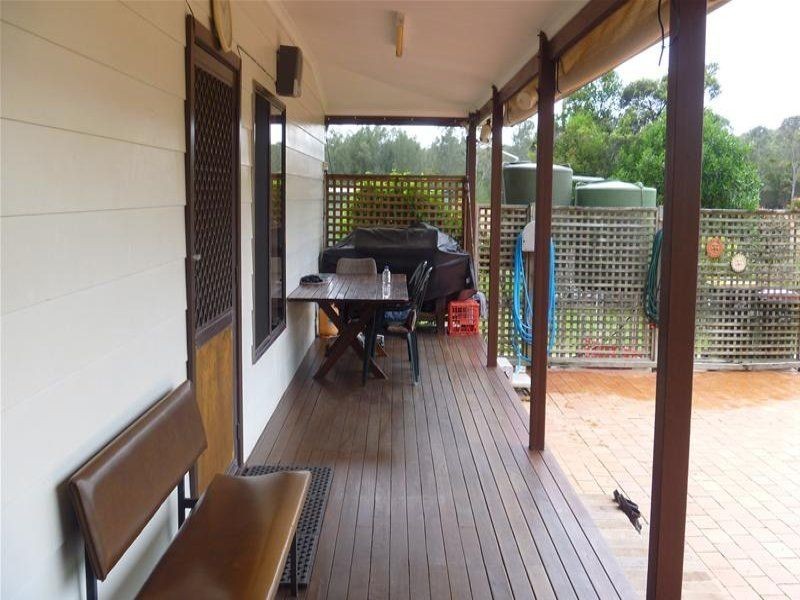 552 Old Bar Road, Old Bar NSW 2430