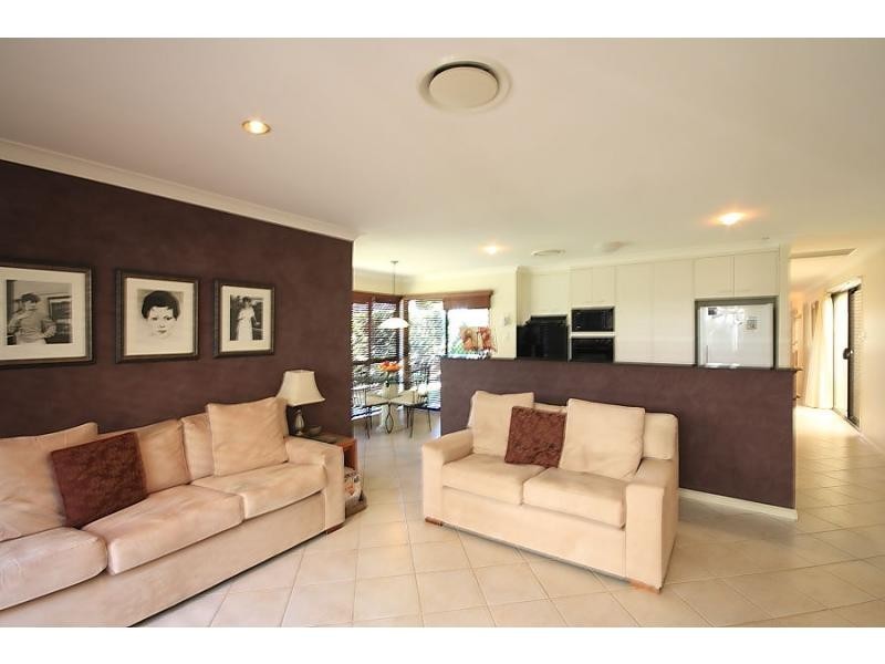 33 Mozart Place, Mount Ommaney QLD 4074