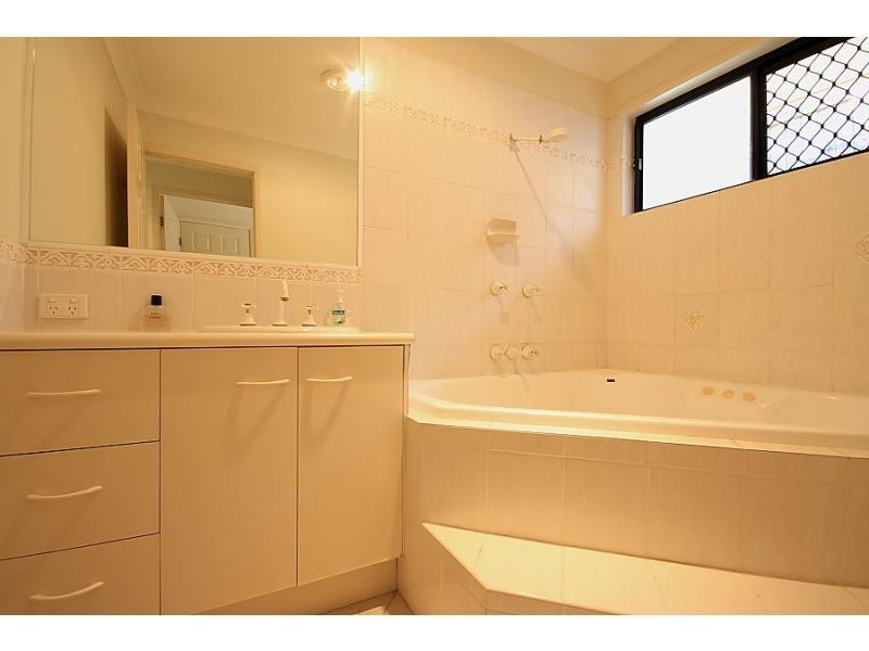 33 Mozart Place, Mount Ommaney QLD 4074