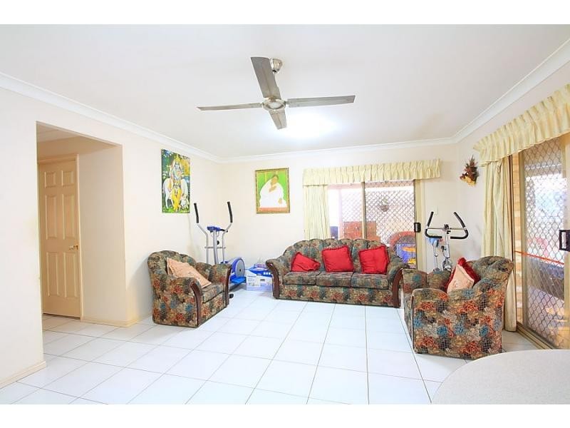 9 Baronga Street, Middle Park QLD 4074