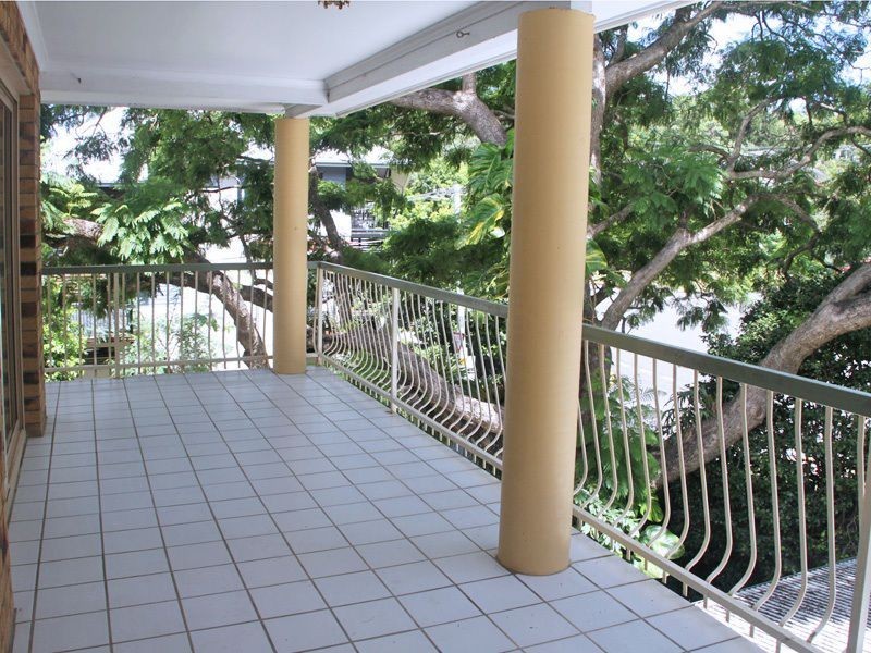 Unit 4/39 Raven Street, St Lucia QLD 4067