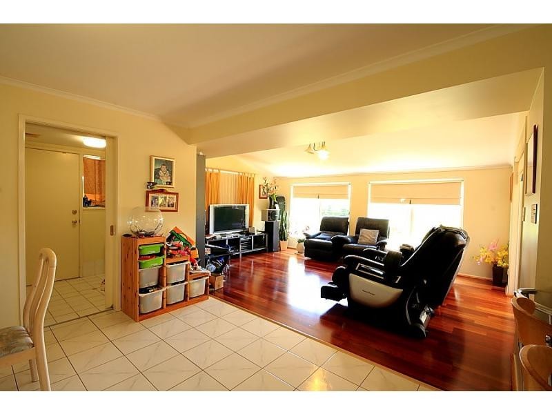 10 Baronga Street, Middle Park QLD 4074