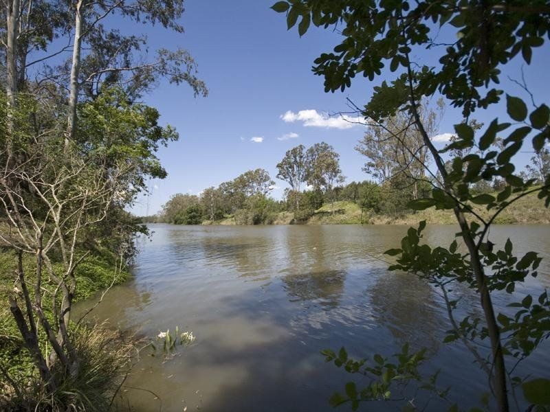 Barellan Point QLD 4306