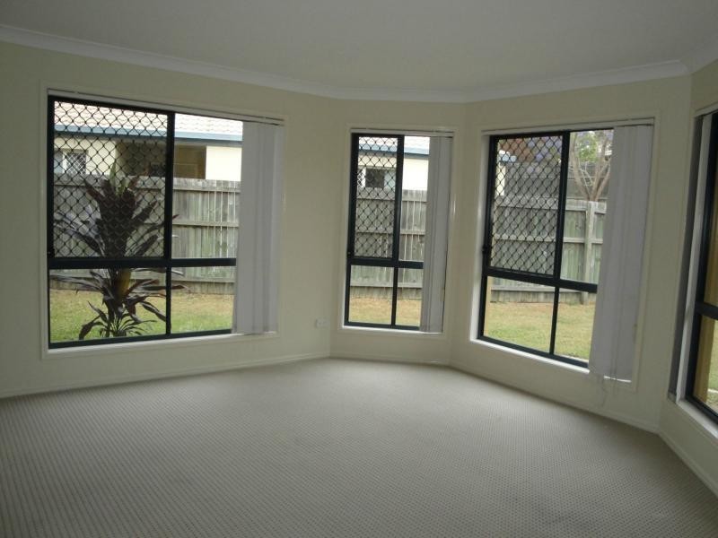 8 McNally Close, Seventeen Mile Rocks QLD 4073