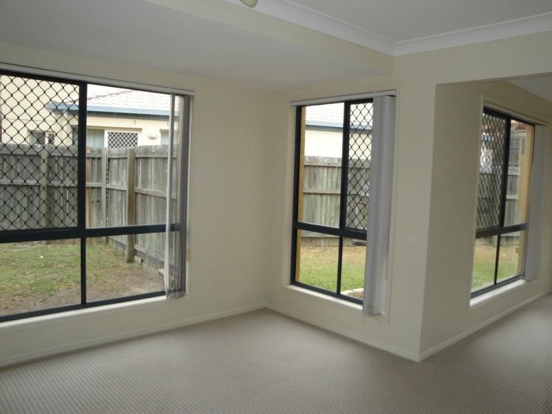 8 McNally Close, Seventeen Mile Rocks QLD 4073