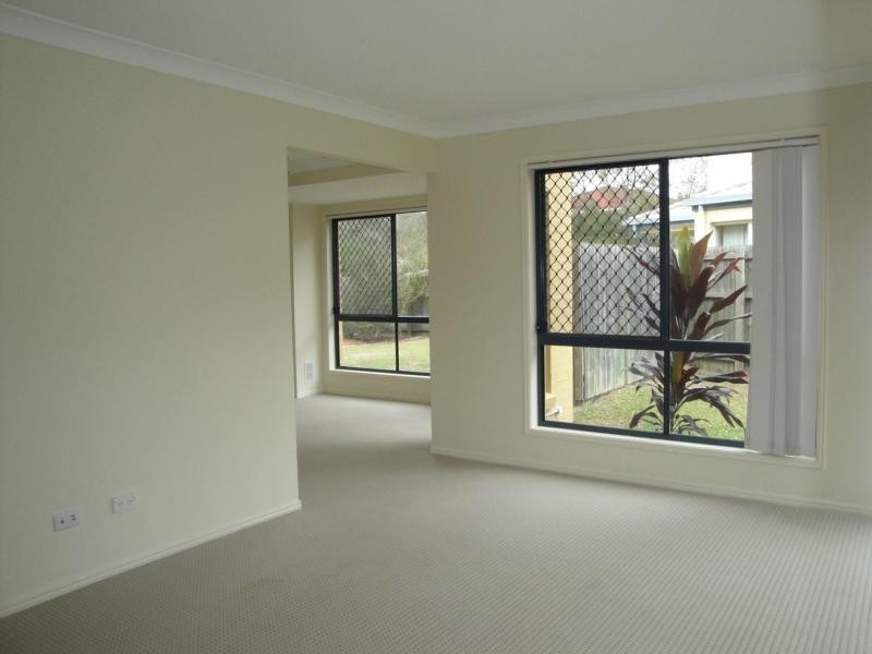 8 McNally Close, Seventeen Mile Rocks QLD 4073