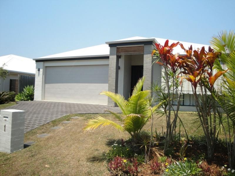 1 Grevillea Street, Sinnamon Park QLD 4073