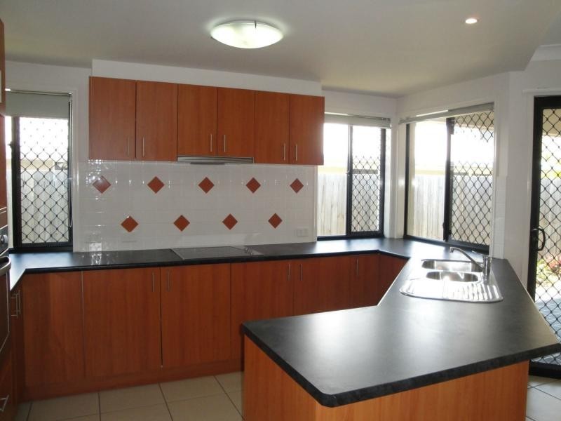 1 Grevillea Street, Sinnamon Park QLD 4073