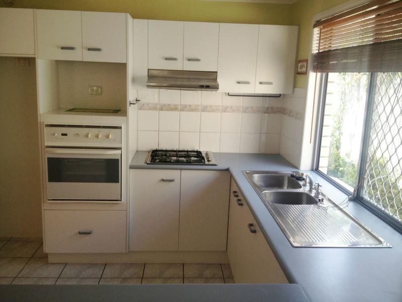 39 Lakeside Crescent, Forest Lake QLD 4078