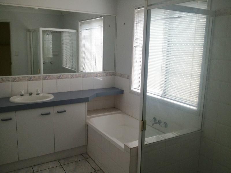 39 Lakeside Crescent, Forest Lake QLD 4078