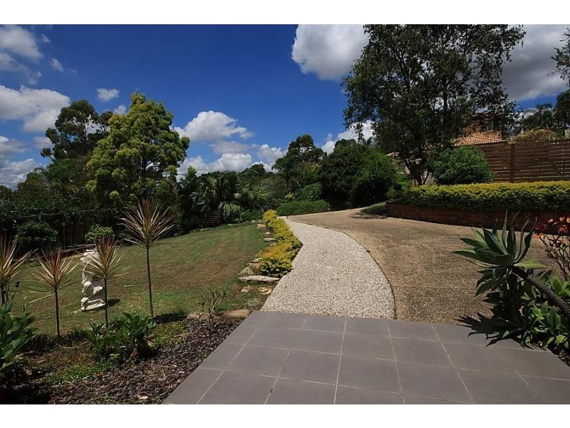 5 Bondel Place, Mount Ommaney QLD 4074